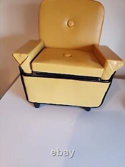 Chaise de cigarette en vinyle noir et jaune unique des années 1950 de style vintage