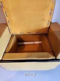Chaise de cigarette en vinyle noir et jaune unique des années 1950 de style vintage