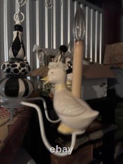 Chandelier en forme d'oie fantaisiste pour la chambre d'enfant, la salle de jeux, sur mesure et unique en son genre