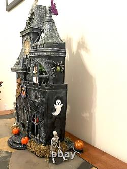 Château hanté d'Halloween Maison de poupée unique peinte à la main Décoration effrayante