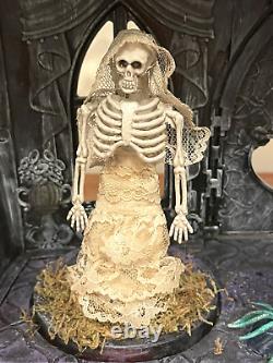 Château hanté d'Halloween Maison de poupée unique peinte à la main Décoration effrayante