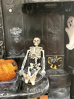 Château hanté d'Halloween Maison de poupée unique peinte à la main Décoration effrayante