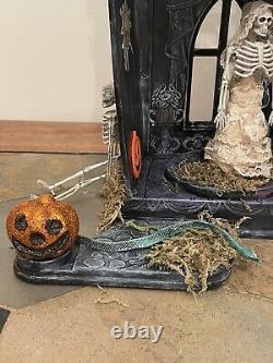 Château hanté d'Halloween Maison de poupée unique peinte à la main Décoration effrayante