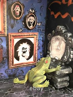 Château hanté d'Halloween Maison de poupée unique peinte à la main Décoration effrayante