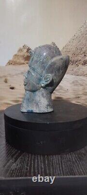 Chef-d'œuvre unique : Tête antique du roi Toutankhamon en pierre solide