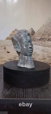 Chef-d'œuvre unique : Tête antique du roi Toutankhamon en pierre solide