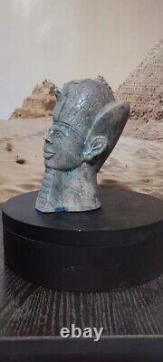 Chef-d'œuvre unique : Tête antique du roi Toutankhamon en pierre solide