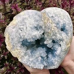 Coeur d'amour en cristal de célestite bleue rare unique en son genre spécimen de cristaux de grande taille