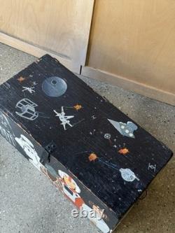 Coffre / Boîte d'Art Populaire Star Wars. Fait par un Artiste. Peint à la Main, Unique en Son Genre.