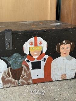 Coffre / Boîte d'Art Populaire Star Wars. Fait par un Artiste. Peint à la Main, Unique en Son Genre. Coffre / Boîte d'Art Populaire Star Wars. Fait par un Artiste. Peint à la Main, Unique en Son Genre.