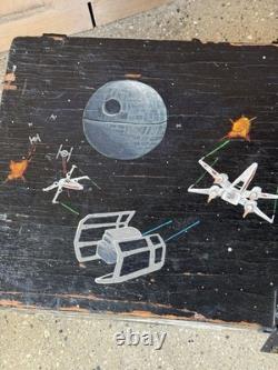 Coffre / Boîte d'Art Populaire Star Wars. Fait par un Artiste. Peint à la Main, Unique en Son Genre.