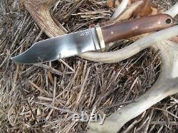 Couteau Forgé À La Main Localement Fait L'un D'un Genre Chasseur D'acier À Haute Teneur En Carbone
