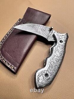 Couteau de poche artistique unique en son genre en damas roulé, fait à la main au Pakistan.