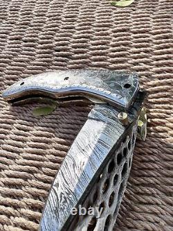 Couteau de poche damassé unique et artistique, fabriqué à la main au Pakistan.