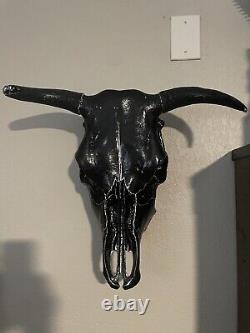 Crâne de taureau Art Déco sur mesure, peint à la main, unique en son genre.