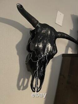 Crâne de taureau Art Déco sur mesure, peint à la main, unique en son genre.