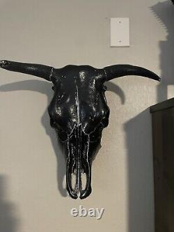 Crâne de taureau Art Déco sur mesure, peint à la main, unique en son genre.