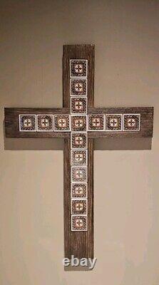 Croix en bois faite à la main unique en son genre