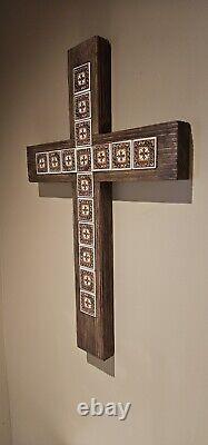 Croix en bois faite à la main unique en son genre