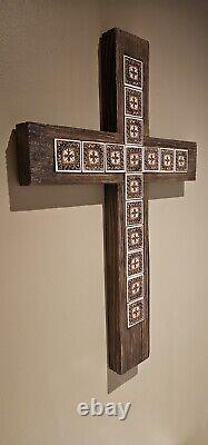 Croix en bois faite à la main unique en son genre