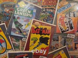 Éditions Millennium de One of a Kind Comics JLA DC avec présentoir et œuvre encadrée