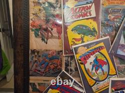 Éditions Millennium de One of a Kind Comics JLA DC avec présentoir et œuvre encadrée
