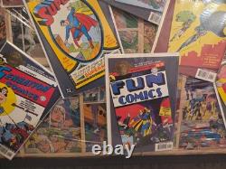 Éditions Millennium de One of a Kind Comics JLA DC avec présentoir et œuvre encadrée