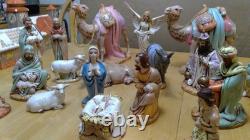 Ensemble de crèche en céramique unique, fait à la main et peint, réalisé en 1988