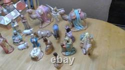 Ensemble de crèche en céramique unique, fait à la main et peint, réalisé en 1988