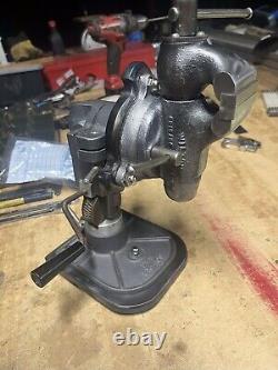 Étrêmement Unique Étrier de Banc Wilton Baby Bullet Vintage. Un Objet Unique.