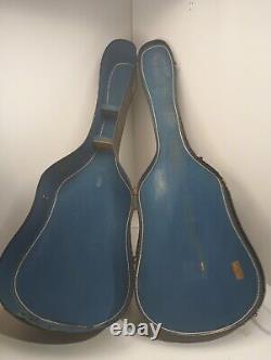 Étui de guitare vintage unique avec publicité et coupures de presse des années 1970