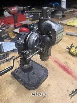 Extrêmement unique étau d'établi vintage Wilton Baby Bullet. Un exemplaire unique.