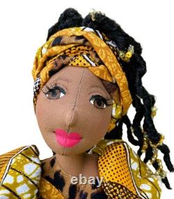 Fatima ? Image positive, confiante #poupée en tissu africaine faite main unique en son genre