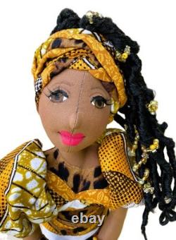 Fatima ? Image positive, confiante #poupée en tissu africaine faite main unique en son genre