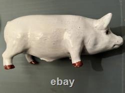 Figurine en porcelaine émaillée de cochon grande, vintage, très rare et unique, provenant de Bavent, France.