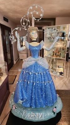 Figurine géante unique en son genre de Cendrillon Disney
