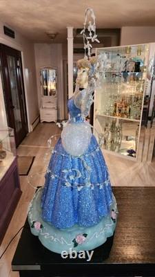 Figurine géante unique en son genre de Cendrillon Disney
