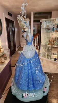 Figurine géante unique en son genre de Cendrillon Disney