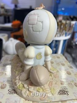 Figurine unique peinte à la main de football Precious Moment avec boîte, lions