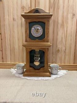 Horloge en bois faite main, unique, conçue et construite par moi.