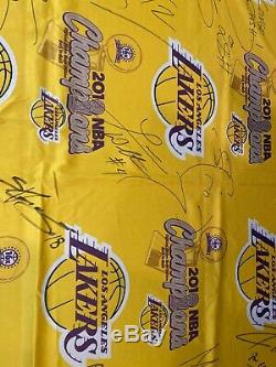 Kobe Bryant Lakers 2010 Championnat Bannière Dans Le Vestiaire __gvirt_np_nn_nnps<__ Un D'une Sorte