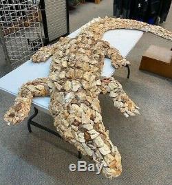 L'un D'un Art Aimable Artefact Alligator