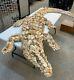 L'un D'un Art Aimable Artefact Alligator