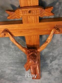 L'un D'un Genre Collectionnable En Bois Massif De Narra Crucifix Sculpté À La Main En 3d! Magnifique