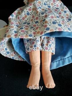 L'une D'une Poupée De 11 Vêtements Amy Par Betty Trussell Collection Barefoot