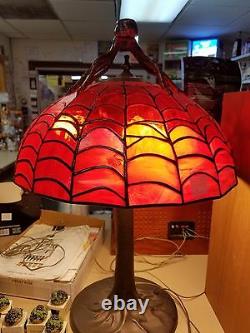 Lampe De Style Tiffany 16x24. Fait À La Main Par L'artiste Local. Un Thème Du Genre Spider