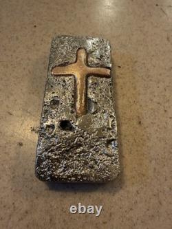 Lingot en aluminium avec croix en cuivre intégrée, pièce unique incroyable