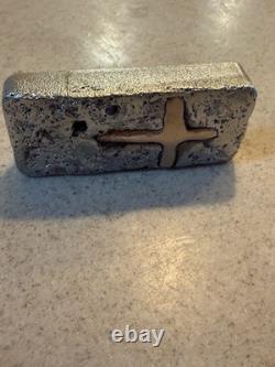 Lingot en aluminium avec croix en cuivre intégrée, pièce unique incroyable