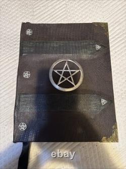 Livre de Sorts en Tissu Doux Fait Main, Unique en Son Genre Livre de Sorts en Tissu Doux Fait Main, Unique en Son Genre