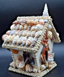 Maison de jardin décorative en coquillage vintage 2005, artisan signée, unique en son genre